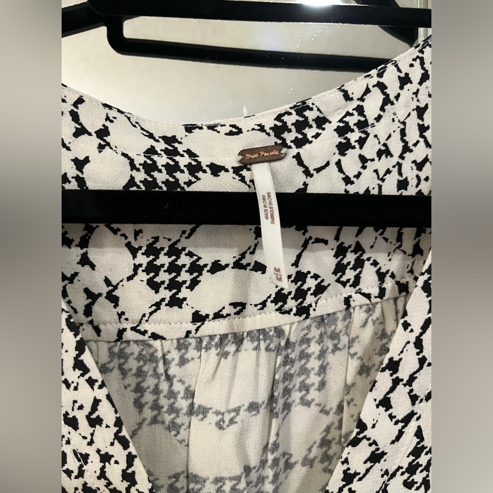 LEAVING CLOSET!Accepting almost any offer! WORN ONCE - FREE PEOPLE PATTERNED TOP - Picture 8 of 9
